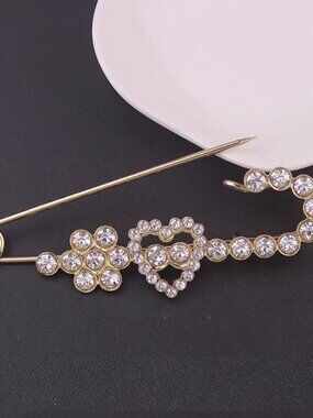Brooch / Lapel Pin ~ Love Of Flowers Crystals & Pearls DP-1629